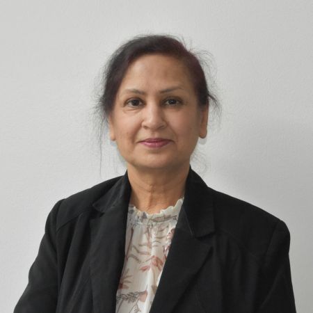 Dr Anu Sahni headshot